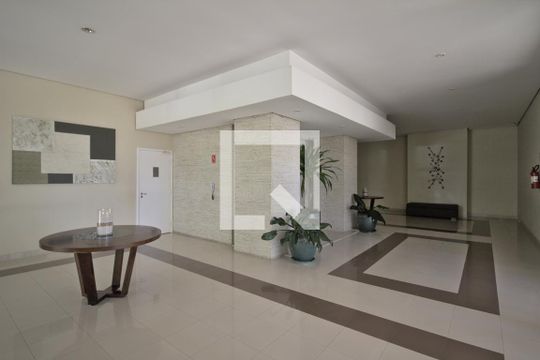 Apartamento mobiliado na Vila Leopoldina com 3 quartos e academia no condomínio. Ideal para comprar. — Hall social