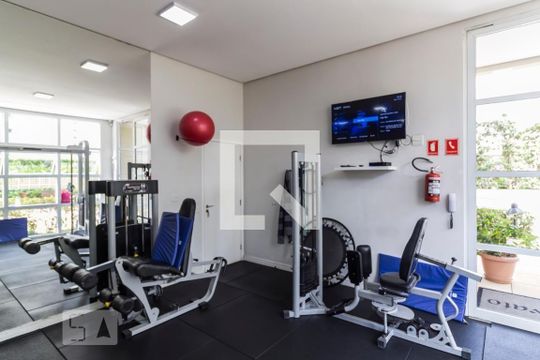 Apartamento mobiliado na Vila Leopoldina com 3 quartos e academia no condomínio. Ideal para comprar. — Academia