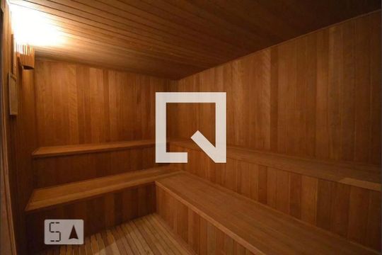 Apartamento mobiliado com 3 quartos e academia no condomínio. Ideal para comprar. — Sauna