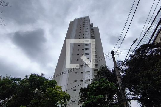 Apartamento mobiliado com 3 quartos e academia no condomínio. Ideal para comprar. — Fachada