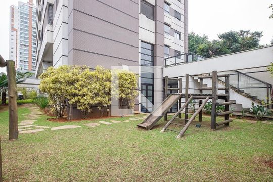 Apartamento em Pinheiros, 4 quartos, 1 suíte, mobiliado, churrasqueira e academia. Ideal para comprar. — Playground