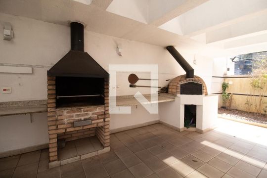 Apartamento em Pinheiros, 4 quartos, 1 suíte, mobiliado, churrasqueira e academia. Ideal para comprar. — Espaço Gourmet