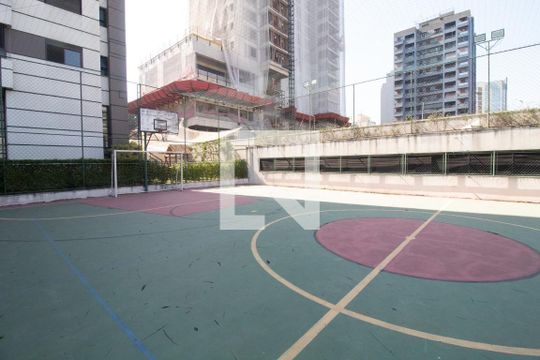Apartamento em Pinheiros, 4 quartos, 1 suíte, mobiliado, churrasqueira e academia. Ideal para comprar. — Quadra Esportiva