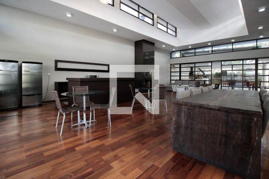 Apartamento em Pinheiros, 4 quartos, 1 suíte, mobiliado, churrasqueira e academia. Ideal para comprar. — Salão de Festas