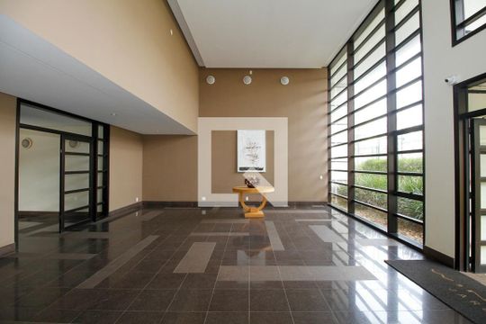 Apartamento em Pinheiros, 4 quartos, 1 suíte, mobiliado, churrasqueira e academia. Ideal para comprar. — Hall Social