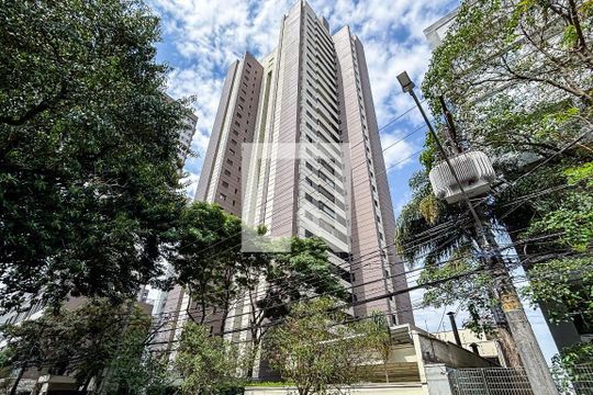 Apartamento em Pinheiros, 4 quartos, 1 suíte, mobiliado, churrasqueira e academia. Ideal para comprar. — Fachada