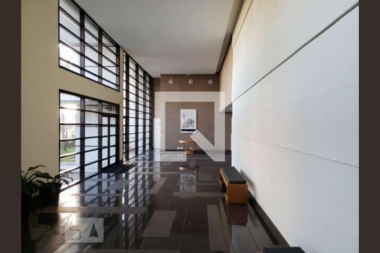 Apartamento em Pinheiros, 4 quartos, 1 suíte, mobiliado, churrasqueira e academia. Ideal para comprar. — Hall