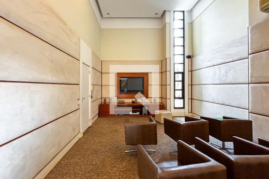 Apartamento em Pinheiros, 4 quartos, 1 suíte, mobiliado, churrasqueira e academia. Ideal para comprar. — Área comum