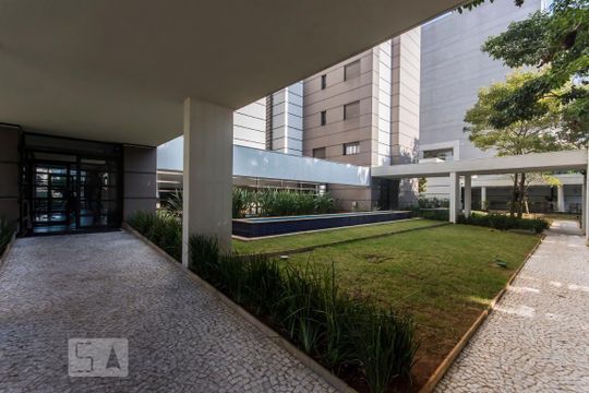 Apartamento em Pinheiros, 4 quartos, 1 suíte, mobiliado, churrasqueira e academia. Ideal para comprar. — Area comum