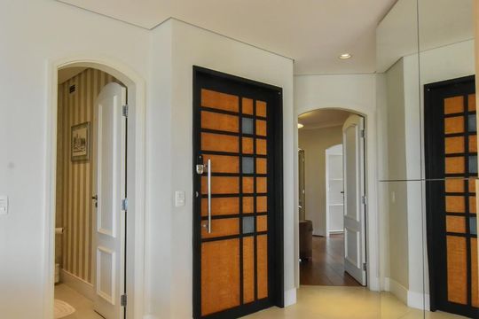 Venda de apartamento mobiliado em Campo Belo com 3 quartos, 2 suítes, quintal e piscina no condomínio. — Hall