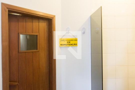 Venda de apartamento mobiliado em Campo Belo com 3 quartos, 2 suítes, quintal e piscina no condomínio. — Sauna
