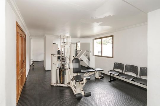 Venda de apartamento mobiliado em Campo Belo com 3 quartos, 2 suítes, quintal e piscina no condomínio. — Academia