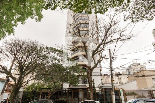 Venda de apartamento mobiliado em Campo Belo com 3 quartos, 2 suítes, quintal e piscina no condomínio. — Fachada