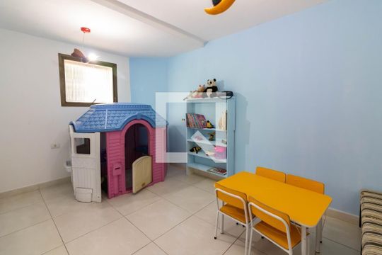 Venda de apartamento mobiliado em Campo Belo com 3 quartos, 2 suítes, quintal e piscina no condomínio. — Brinquedoteca