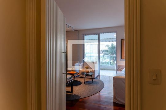Apartamento mobiliado com 3 suítes, churrasqueira, piscina e compra facilitada. — Entrada