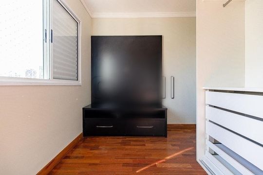 Apartamento mobiliado com 2 quartos, 1 suíte, varanda e churrasqueira. Ideal para compra. — foto 6