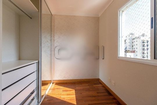 Apartamento mobiliado com 2 quartos, 1 suíte, varanda e churrasqueira. Ideal para compra. — foto 4