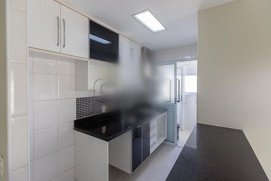 Apartamento mobiliado com 2 quartos, 1 suíte, varanda e churrasqueira. Ideal para compra. — foto 15