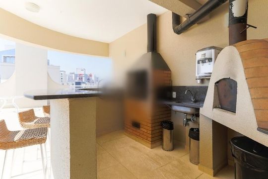 Apartamento mobiliado com 2 quartos, 1 suíte, varanda e churrasqueira. Ideal para compra. — foto 17
