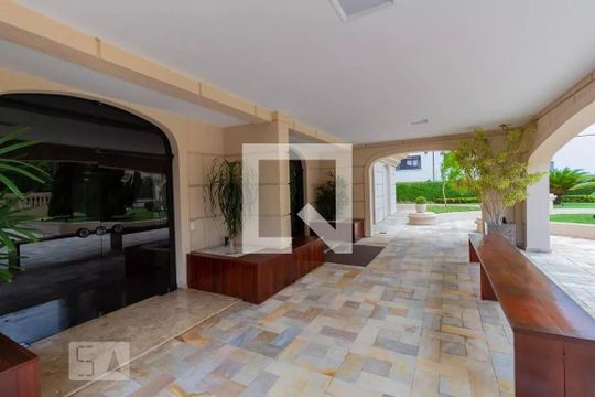 Apartamento mobiliado com 4 quartos e academia no condomínio, ideal para comprar. — Entrada