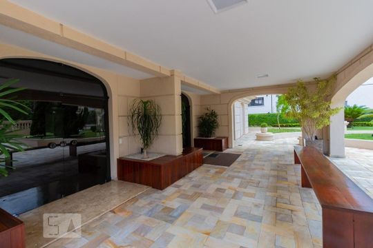 Apartamento mobiliado com 4 quartos e academia no condomínio, ideal para comprar. — Hall