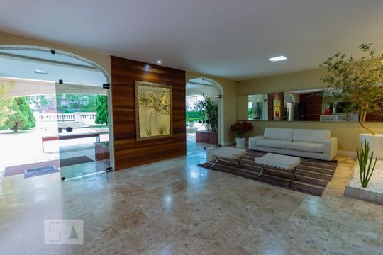 Apartamento mobiliado com 4 quartos e academia no condomínio, ideal para comprar. — Hall