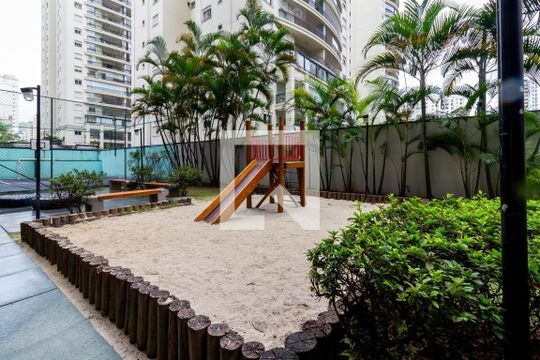 Compra apartamento mobiliado com 2 quartos, closet e varanda gourmet. — Playground