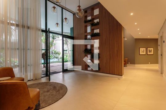 Compra apartamento mobiliado com 2 quartos, closet e varanda gourmet. — Hall social