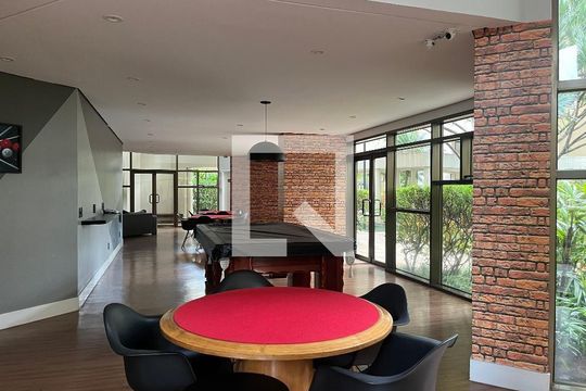 Apartamento mobiliado com 3 quartos, varanda gourmet e quintal. Churrasqueira no condomínio para comprar. — Área comum