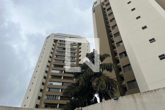 Apartamento mobiliado com 3 quartos, varanda gourmet e quintal. Churrasqueira no condomínio para comprar. — Fachada do Prédio
