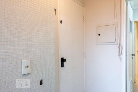 Apartamento mobiliado com 3 quartos, varanda gourmet e quintal. Churrasqueira no condomínio para comprar. — Entrada