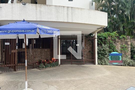 Apartamento mobiliado com 3 quartos, varanda gourmet e quintal. Churrasqueira no condomínio para comprar. — Fachada do Prédio