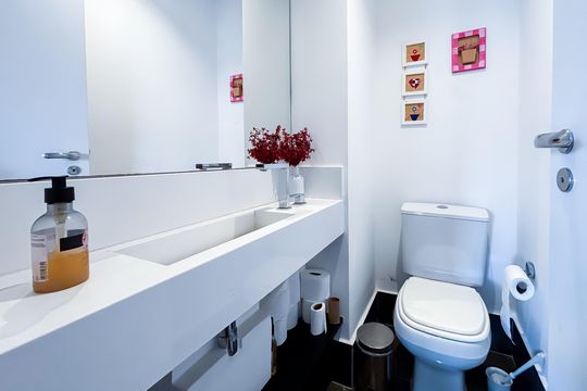 Comprar apartamento em Pinheiros com 3 quartos e varanda gourmet. — Lavabo