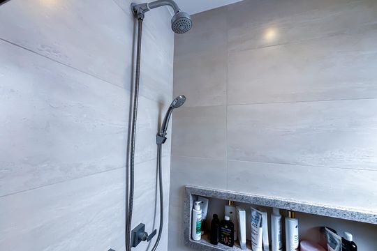 Comprar apartamento em Pinheiros com 3 quartos e varanda gourmet. — Banheiro Social