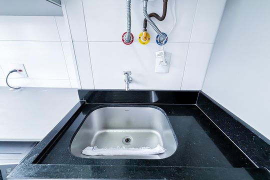 Comprar apartamento em Pinheiros com 3 quartos e varanda gourmet. — Área de serviço