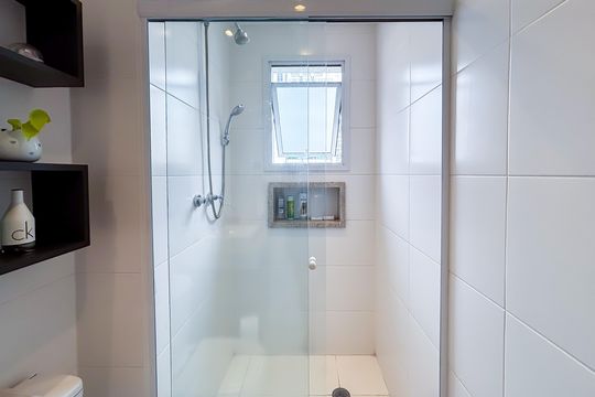 Comprar apartamento em Pinheiros com 3 quartos e varanda gourmet. — Banheiro Social