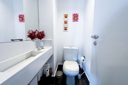 Comprar apartamento em Pinheiros com 3 quartos e varanda gourmet. — Lavabo
