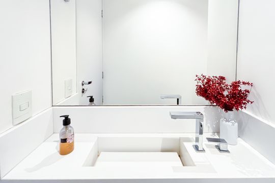 Comprar apartamento em Pinheiros com 3 quartos e varanda gourmet. — Lavabo