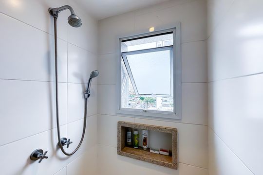 Comprar apartamento em Pinheiros com 3 quartos e varanda gourmet. — Banheiro Social
