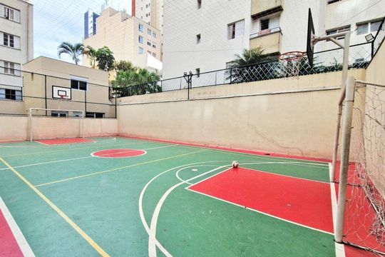 Apartamento mobiliado com 4 suítes, varanda, piscina e churrasqueira no condomínio. Ideal para comprar. — foto 58