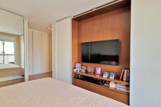 Apartamento mobiliado com 4 suítes, varanda, piscina e churrasqueira no condomínio. Ideal para comprar. — foto 29