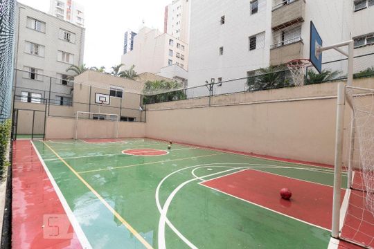 Apartamento mobiliado com 4 suítes, varanda, piscina e churrasqueira no condomínio. Ideal para comprar. — Quadra Esportiva