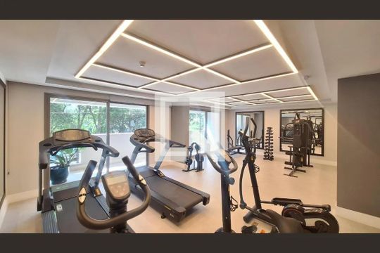 Apartamento em Perdizes com 2 quartos, closet, quintal e churrasqueira. Mobiliado e pronto para comprar. — Academia