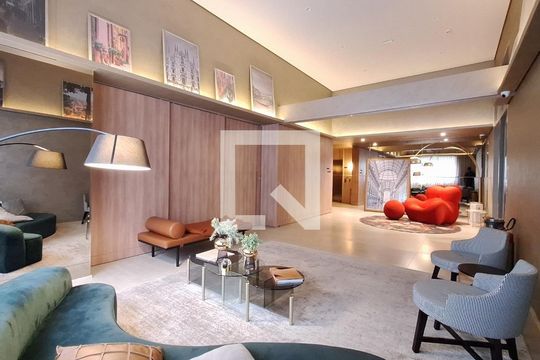 Apartamento em Perdizes com 2 quartos, closet, quintal e churrasqueira. Mobiliado e pronto para comprar. — Hall de entrada