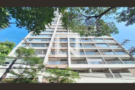 Apartamento em Perdizes com 2 quartos, closet, quintal e churrasqueira. Mobiliado e pronto para comprar. — Fachada