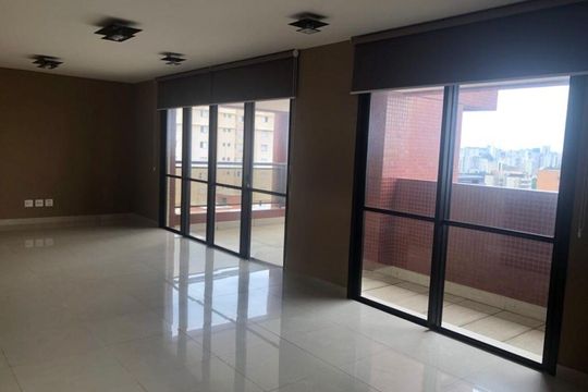 Apartamento mobiliado na Vila Mariana com 4 suítes, academia e piscina no condomínio. Ideal para comprar. — foto 5