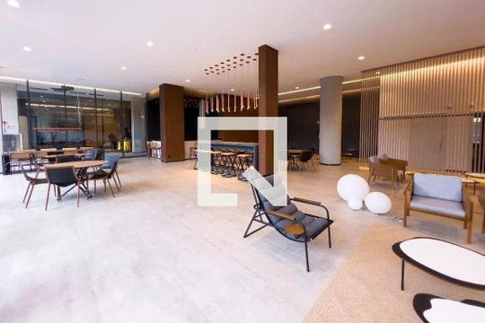 Venda de apartamento mobiliado com 2 quartos, varanda gourmet, quintal, academia e piscina no condomínio. — Salão de Festas