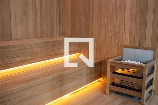Venda de apartamento mobiliado com 2 quartos, varanda gourmet, quintal, academia e piscina no condomínio. — Sauna