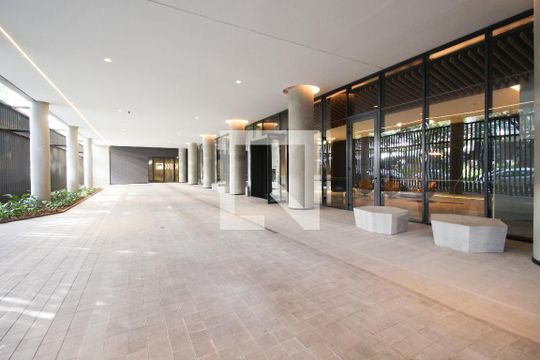 Venda de apartamento mobiliado com 2 quartos, varanda gourmet, quintal, academia e piscina no condomínio. — Entrada