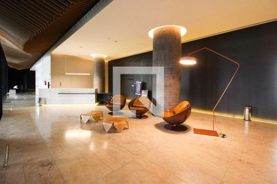 Venda de apartamento mobiliado com 2 quartos, varanda gourmet, quintal, academia e piscina no condomínio. — Hall